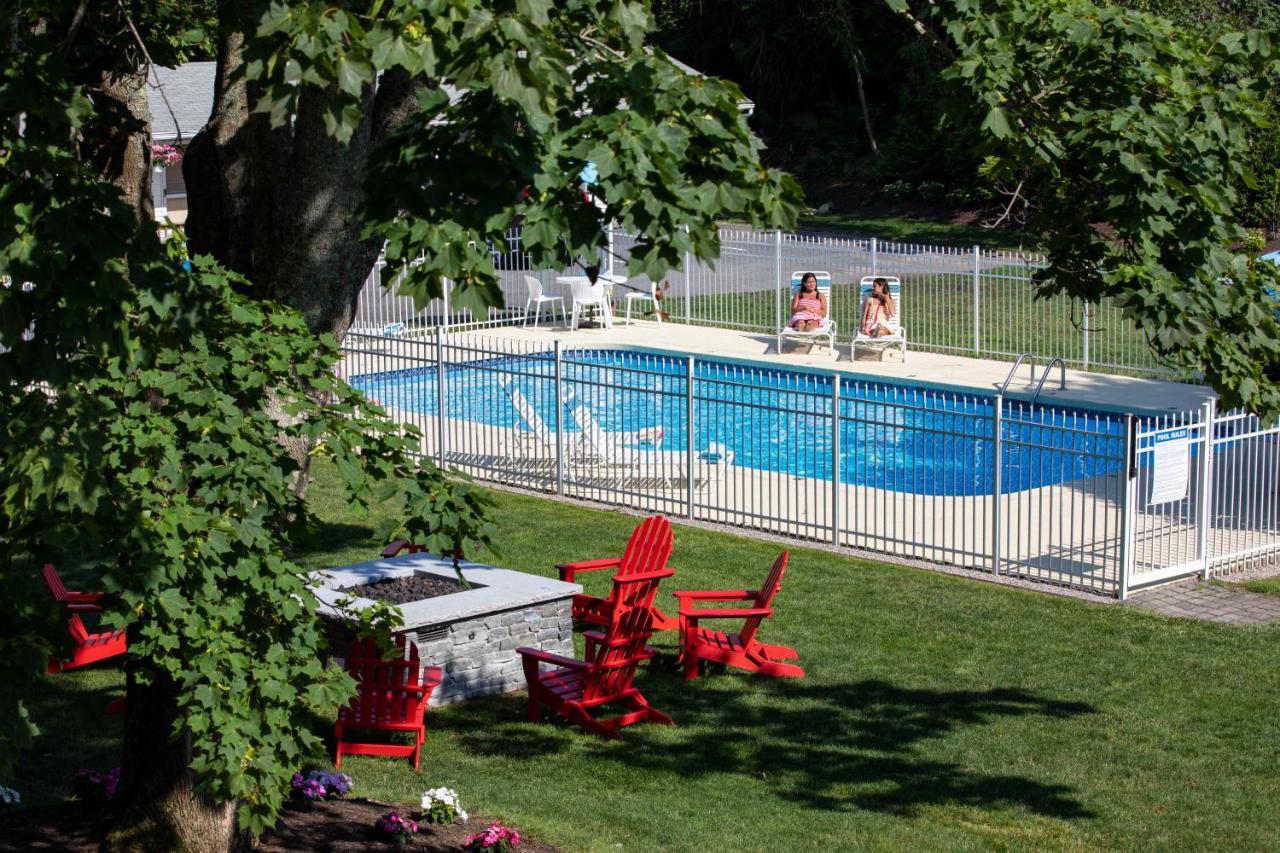 Sesuit Harbor House Inn