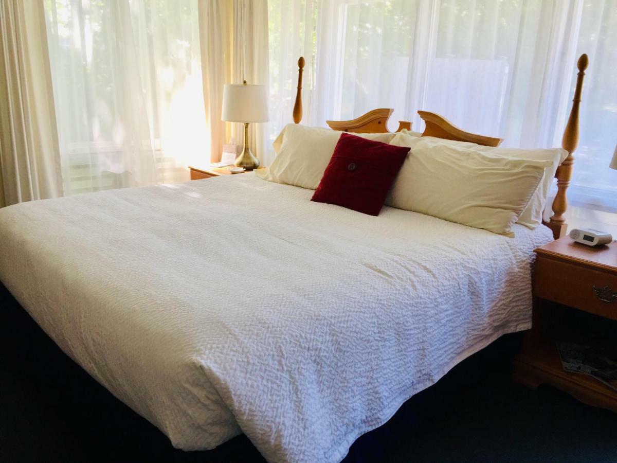 Sesuit Harbor House 3*